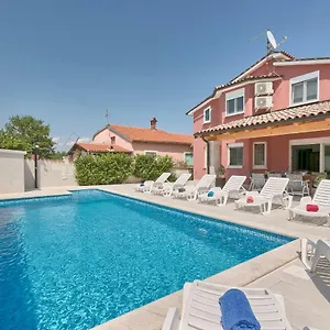 Ferienhaus Nikol, Pula